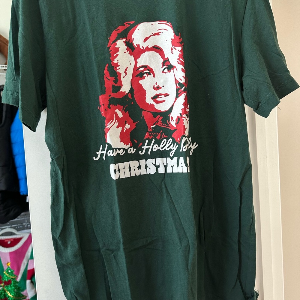 ❤️🩷💁🏼‍♀️DOLLY CHRISTMAS SHIRT 🎄